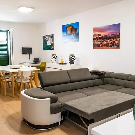 Diana Apartment