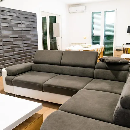 Diana Apartment *